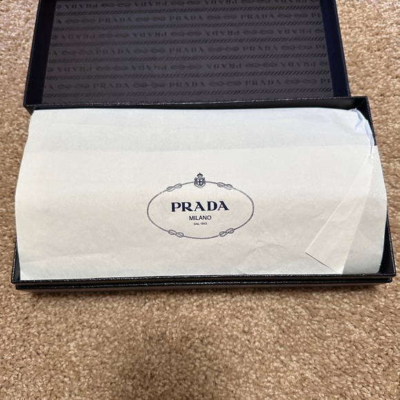Prada City Calf wallet! Authentic! New in box! - Picture 4 of 13